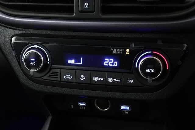 Hyundai I10 1.0 MPi Premium 5dr Auto Hatchback White