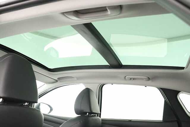 Hyundai TUCSON 1.6T Hybrid Ultimate 5dr Auto Estate White