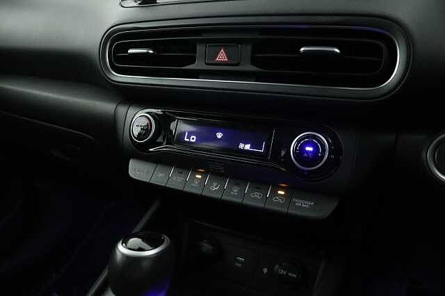 Hyundai KONA 1.6 GDi Hybrid Premium 5dr DCT Hatchback Black