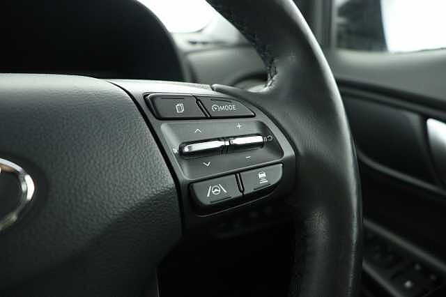 Hyundai KONA 1.6 GDi Hybrid Premium 5dr DCT Hatchback Black