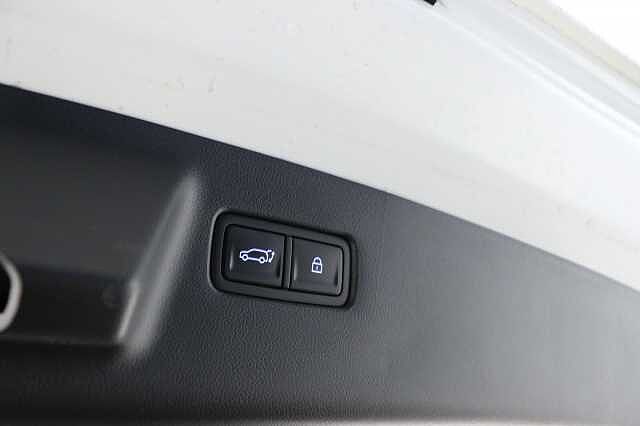 Hyundai SANTA FE 1.6 TGDi Plug-in Hybrid Premium 5dr 4WD Auto White