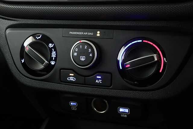 Hyundai I10 1.0 [63] Advance 5dr [Nav] Pearl - Phantom black
