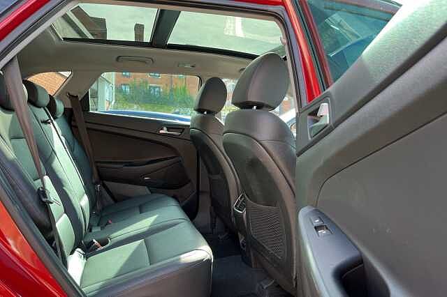 Hyundai TUCSON 2.0 CRDi 48Volt MHEV Premium SE 5dr 4WD DCT Red