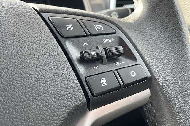 Hyundai TUCSON 2.0 CRDi 48Volt MHEV Premium SE 5dr 4WD DCT Red