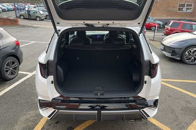 Hyundai TUCSON 1.6T Hybrid N Line 5dr Auto White