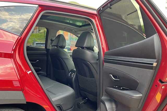 Hyundai TUCSON 1.6 T-GDi Hybrid 230ps Ultimate 5dr 2WD Auto Red