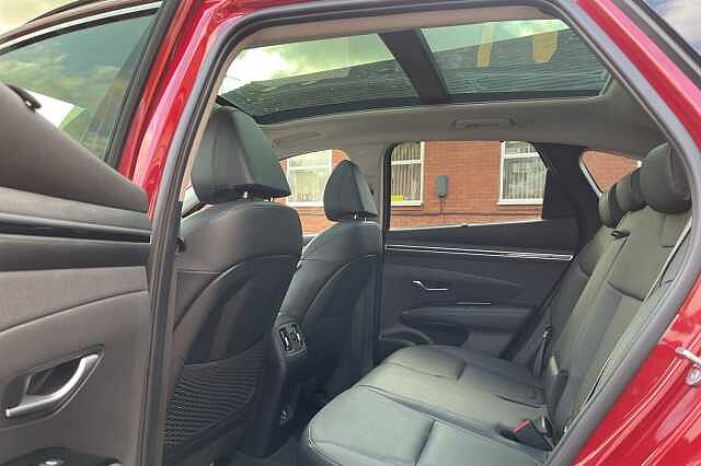 Hyundai TUCSON 1.6 T-GDi Hybrid 230ps Ultimate 5dr 2WD Auto Red