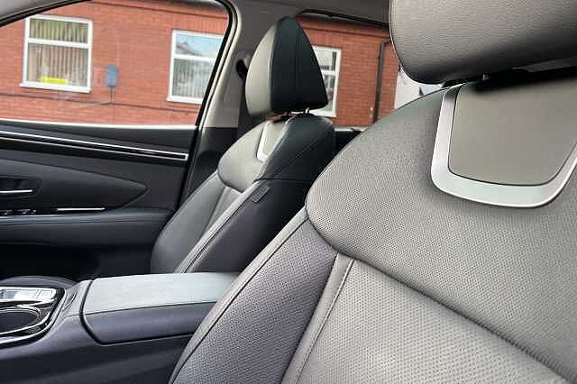 Hyundai TUCSON 1.6 T-GDi Hybrid 230ps Ultimate 5dr 2WD Auto Red