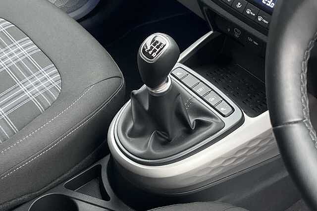 Hyundai I10 1.0 Premium 5dr [Nav] White