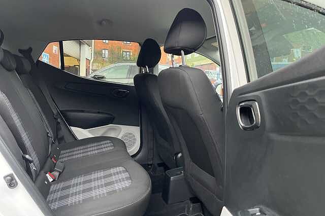Hyundai I10 1.0 Premium 5dr [Nav] White