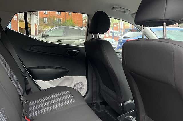 Hyundai I10 1.0 Premium 5dr [Nav] White