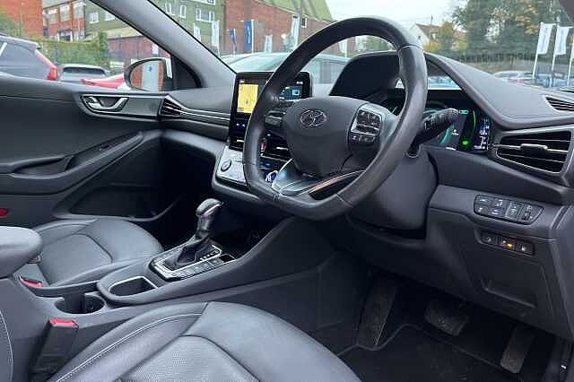 Hyundai IONIQ 1.6 GDi Plug-in Hybrid Premium SE 5dr DCT White
