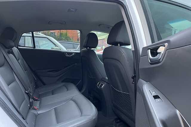 Hyundai IONIQ 1.6 GDi Plug-in Hybrid Premium SE 5dr DCT White