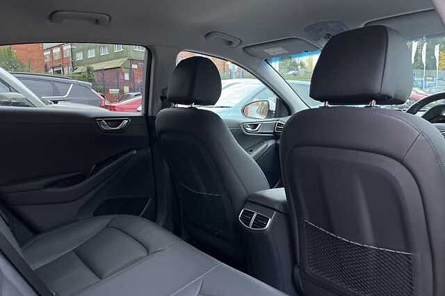 Hyundai IONIQ 1.6 GDi Plug-in Hybrid Premium SE 5dr DCT White