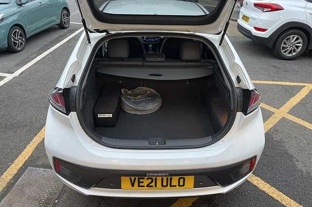 Hyundai IONIQ 1.6 GDi Plug-in Hybrid Premium SE 5dr DCT White