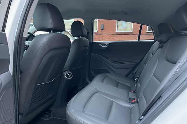 Hyundai IONIQ 1.6 GDi Plug-in Hybrid Premium SE 5dr DCT White