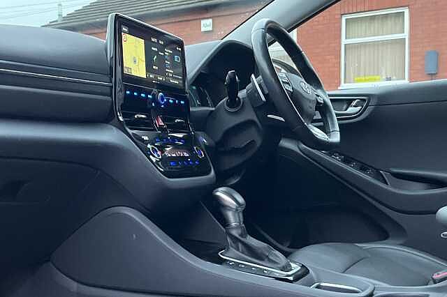 Hyundai IONIQ 1.6 GDi Plug-in Hybrid Premium SE 5dr DCT White