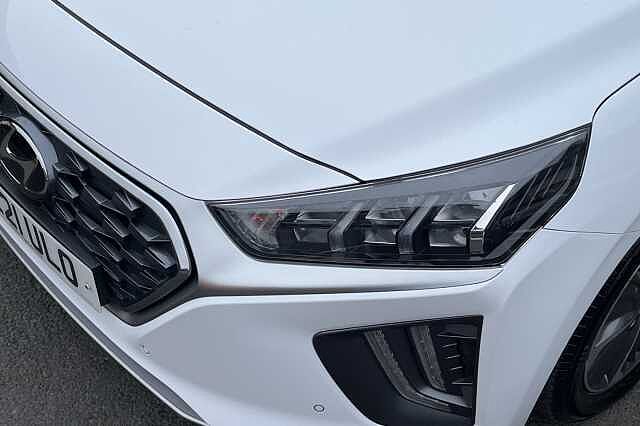 Hyundai IONIQ 1.6 GDi Plug-in Hybrid Premium SE 5dr DCT White
