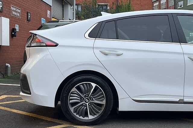 Hyundai IONIQ 1.6 GDi Plug-in Hybrid Premium SE 5dr DCT White