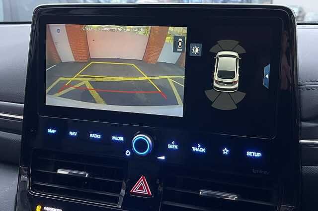 Hyundai IONIQ 1.6 GDi Plug-in Hybrid Premium SE 5dr DCT White