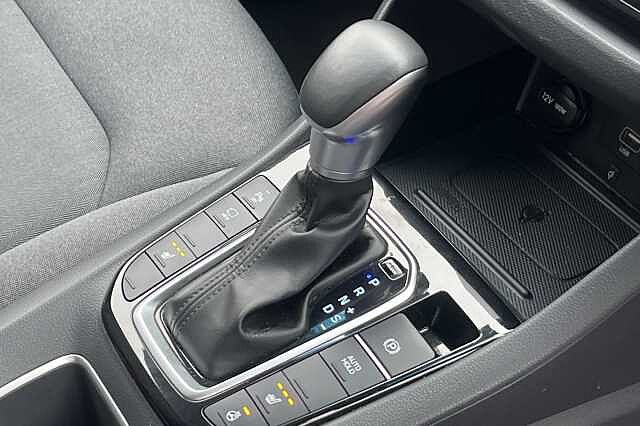 Hyundai IONIQ 1.6 GDi Hybrid Premium 5dr DCT
