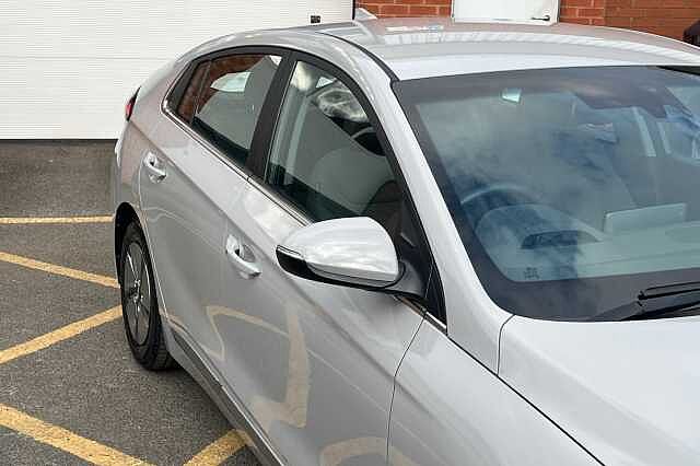 Hyundai IONIQ 1.6 GDi Hybrid Premium 5dr DCT