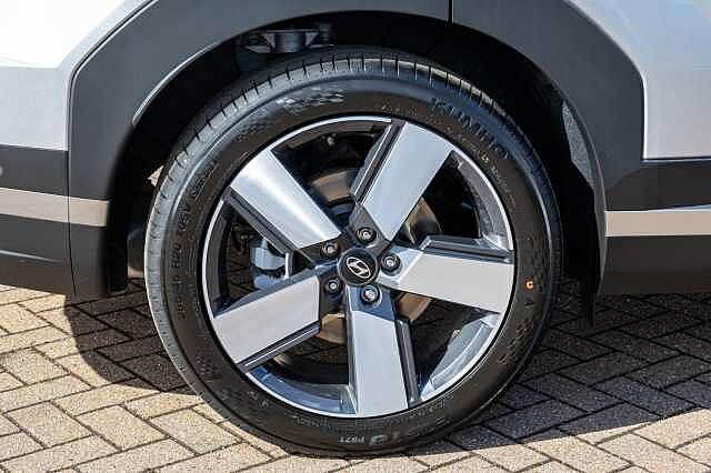 Hyundai SANTA FE 1.6 TGDi Plug-in Hybrid Ultimate 5dr 4WD Auto Typhoon Silver