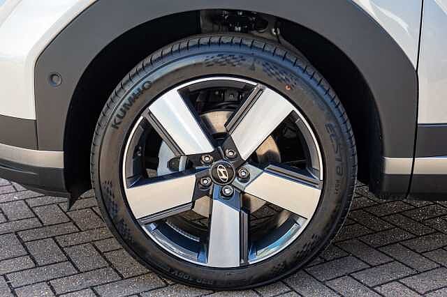 Hyundai SANTA FE 1.6 TGDi Plug-in Hybrid Ultimate 5dr 4WD Auto Typhoon Silver