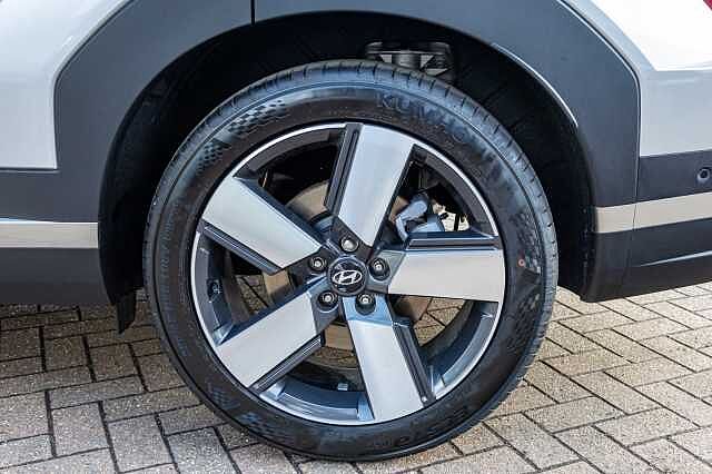 Hyundai SANTA FE 1.6 TGDi Plug-in Hybrid Ultimate 5dr 4WD Auto Typhoon Silver