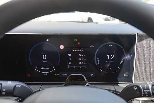 Hyundai SANTA FE 1.6 TGDi Plug-in Hybrid Ultimate 5dr 4WD Auto Typhoon Silver