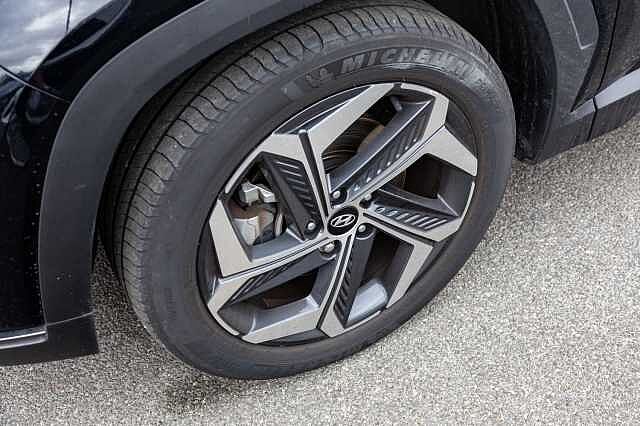 Hyundai TUCSON 1.6 TGDi Hybrid 230 Premium 5dr 2WD Auto Phantom Black