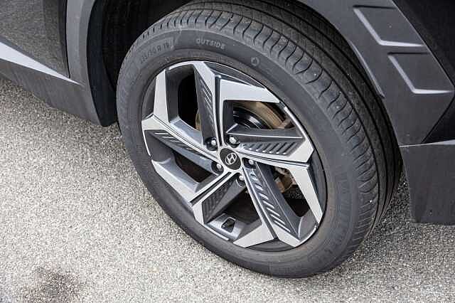 Hyundai TUCSON 1.6 TGDi Hybrid 230 Premium 5dr 2WD Auto Phantom Black