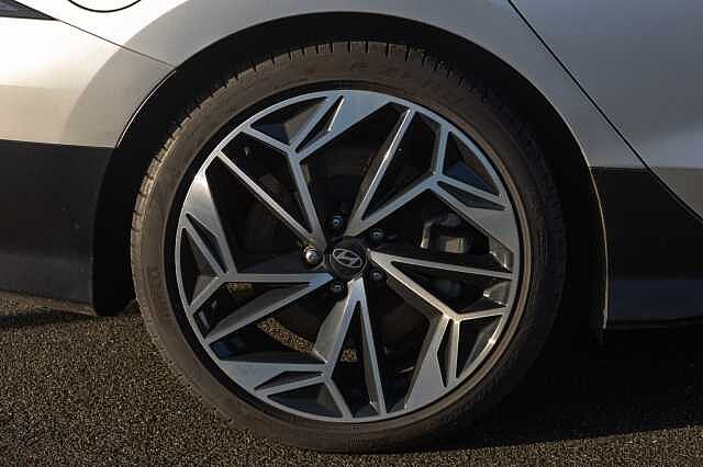 Hyundai IONIQ 6 E (228ps) Premium 77kWh (Single Motor) RWD Gold