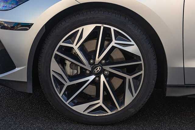 Hyundai IONIQ 6 E (228ps) Premium 77kWh (Single Motor) RWD Gold