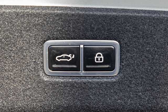 Hyundai IONIQ 6 E (228ps) Premium 77kWh (Single Motor) RWD Gold