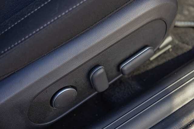 Hyundai IONIQ 6 E (228ps) Premium 77kWh (Single Motor) RWD Gold