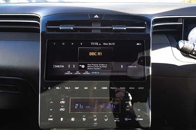 Hyundai TUCSON 1.6 TGDi SE Connect 5dr 2WD Engine Red