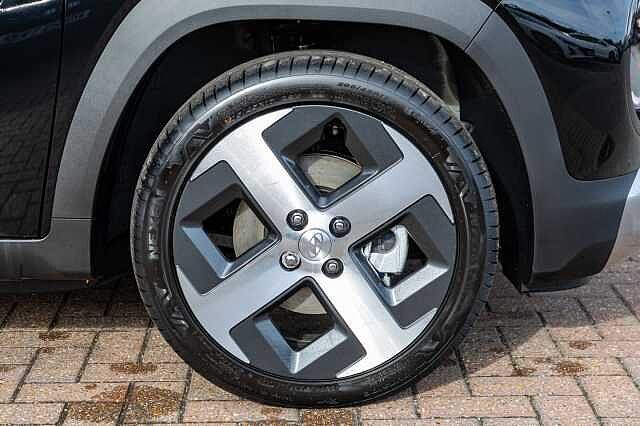 Hyundai INSTER 85kW 02 49kWh 5dr Auto Phantom Black