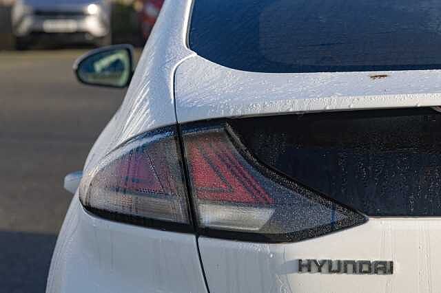 Hyundai IONIQ 1.6 GDi Hybrid Premium SE 5dr DCT