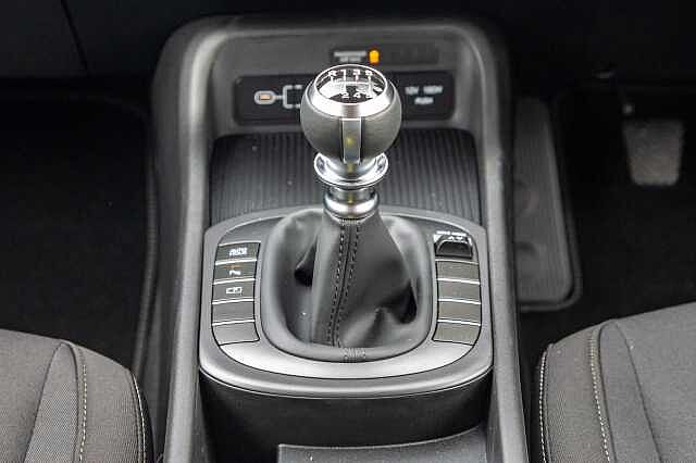 Hyundai KONA 1.6T 138 Advance 5dr Abyss Black