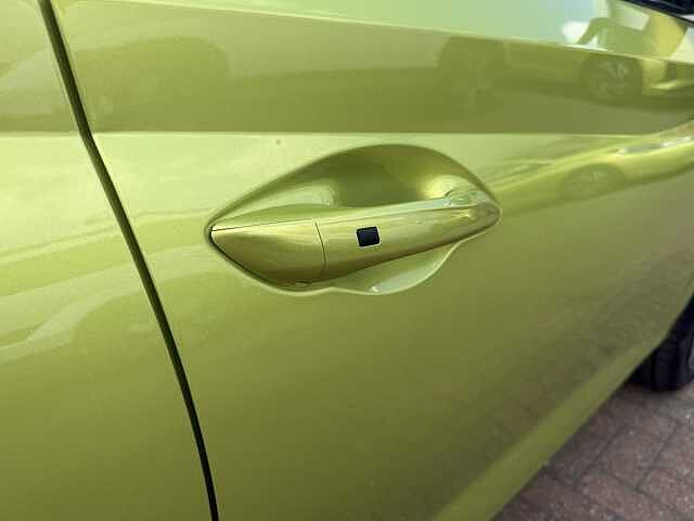 Hyundai I20 1.0T GDi 90 Tech Line 5dr DCT Lucid LIME