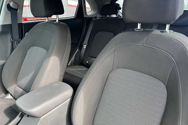 Hyundai KONA 1.6 H Gdi Premium Suv 5dr Petrol Hybrid Dct Euro 6 (s/s) (141 Ps) Black