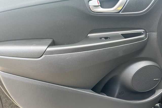 Hyundai KONA 1.6 H Gdi Premium Suv 5dr Petrol Hybrid Dct Euro 6 (s/s) (141 Ps) Black