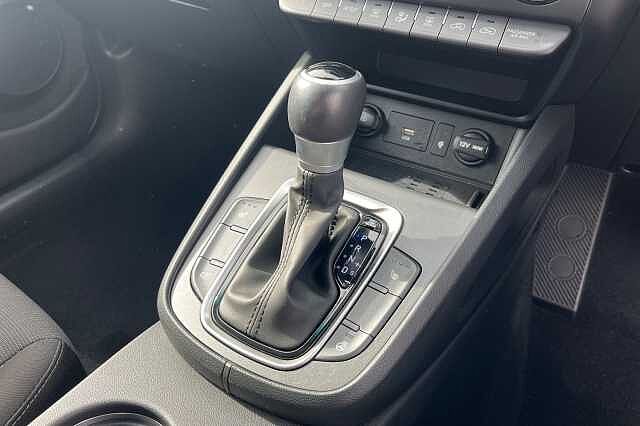 Hyundai KONA 1.6 H Gdi Premium Suv 5dr Petrol Hybrid Dct Euro 6 (s/s) (141 Ps) Black