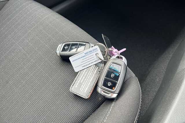 Hyundai KONA 1.6 H Gdi Premium Suv 5dr Petrol Hybrid Dct Euro 6 (s/s) (141 Ps) Black