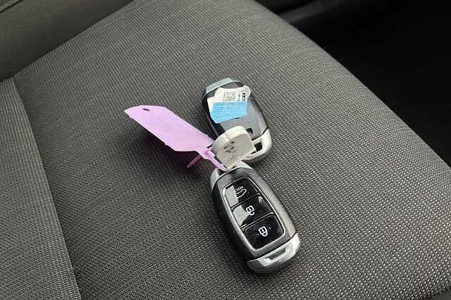 Hyundai KONA 1.6 H Gdi Premium Suv 5dr Petrol Hybrid Dct Euro 6 (s/s) (141 Ps) Surfy Blue