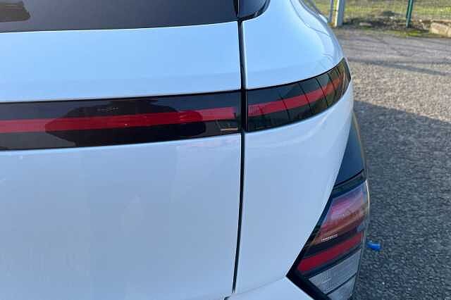 Hyundai KONA 1.6 H Gdi Advance Suv 5dr Petrol Hybrid Dct Euro 6 (s/s) (141 Ps) Atlas White