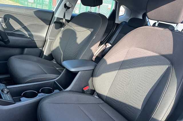 Hyundai KONA 1.6 H Gdi Advance Suv 5dr Petrol Hybrid Dct Euro 6 (s/s) (141 Ps) Atlas White