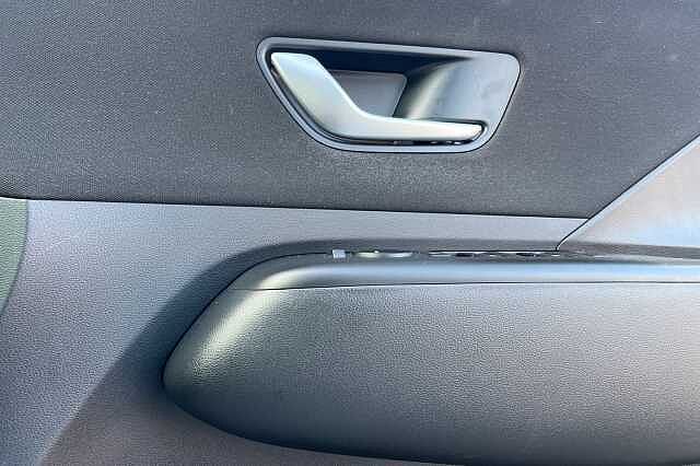 Hyundai KONA 1.6 H Gdi Advance Suv 5dr Petrol Hybrid Dct Euro 6 (s/s) (141 Ps) Atlas White