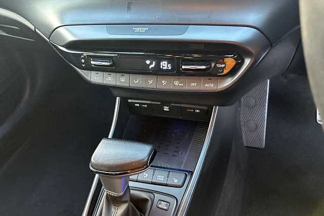 Hyundai BAYON 1.0 T Gdi Mhev Premium Suv 5dr Petrol Hybrid Dct Euro 6 (s/s) (100 Ps) Blue